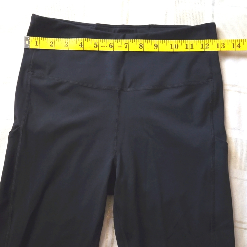 Athleta High Rise Chaturanga Capri Solid Black - Picture 12 of 13